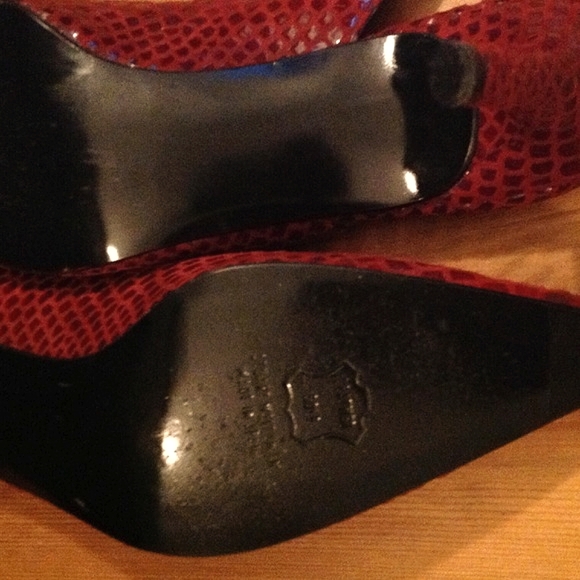 GET THE LOOK ..๐H.P๐ STUART WEITZMAN SLING BACKS - Picture 7 of 7